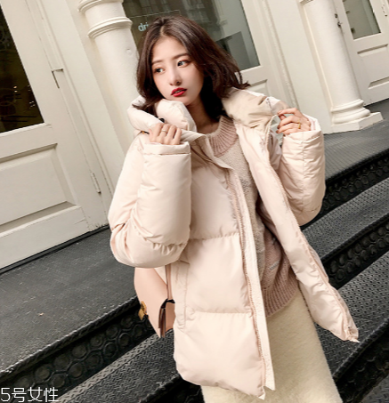 短款羽絨服怎么搭配？小個子女生的顯高利器