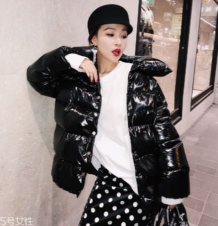 短款羽絨服怎么搭配？小個子女生的顯高利器