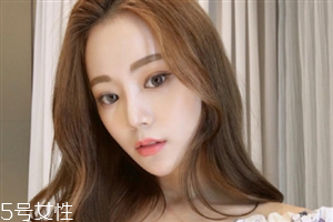 凌亂小卷中長(zhǎng)發(fā)怎么弄好看？超美的凌亂小卷中長(zhǎng)發(fā)