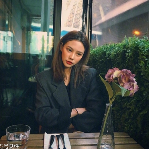 齊肩直發(fā)染什么顏色好看？簡單好看的齊肩發(fā)扎法