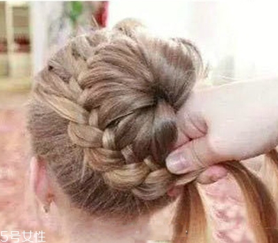 小女孩扎什么頭發(fā)好看？小公主發(fā)型大全