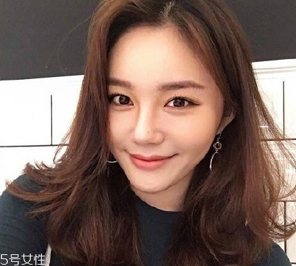 凌亂小卷中長(zhǎng)發(fā)怎么弄好看？超美的凌亂小卷中長(zhǎng)發(fā)