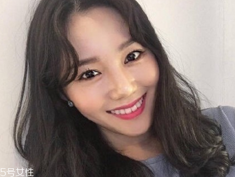 凌亂小卷中長(zhǎng)發(fā)怎么弄好看？超美的凌亂小卷中長(zhǎng)發(fā)