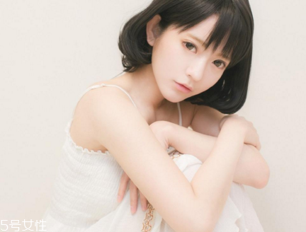 圓臉妹子怎么扎丸子頭好看？根據(jù)臉型選發(fā)型