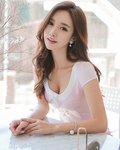 小個(gè)子女生適合什么發(fā)型？蓬松隨意效果