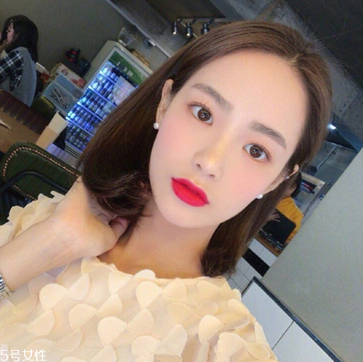 齊肩直發(fā)染什么顏色好看？簡單好看的齊肩發(fā)扎法