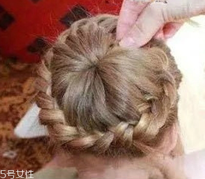 小女孩扎什么頭發(fā)好看？小公主發(fā)型大全