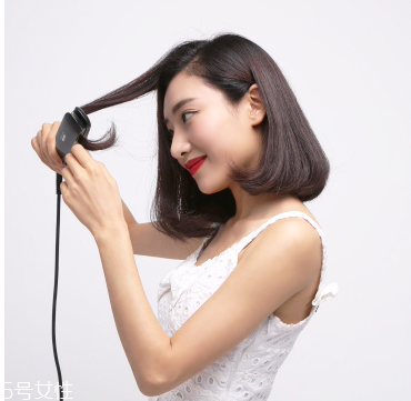 直發(fā)怎么弄卷發(fā)？直發(fā)夾板可以弄內(nèi)扣