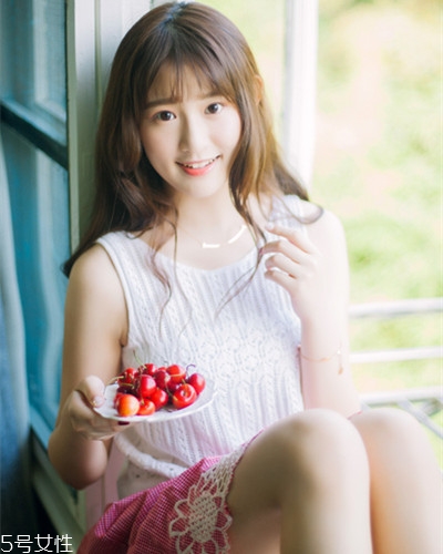 小個(gè)子女生適合什么發(fā)型？蓬松隨意效果