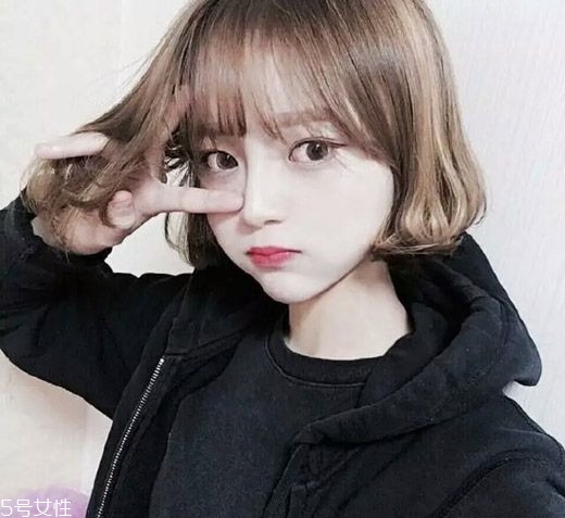 小個(gè)子女生適合什么發(fā)型？蓬松隨意效果