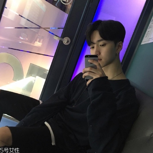 2022最流行發(fā)型顏色男生？男生潮流發(fā)型