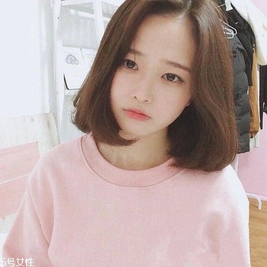 2018冬天流行什么發(fā)色？簡(jiǎn)單漂亮的披肩發(fā)