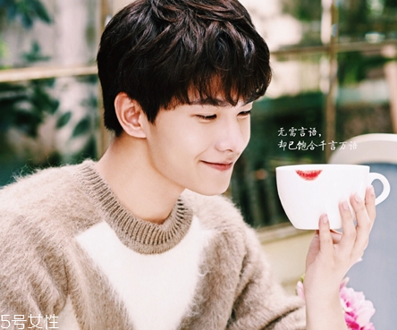 嬌蘭親親567是什么顏色？活色生香吻的秘訣
