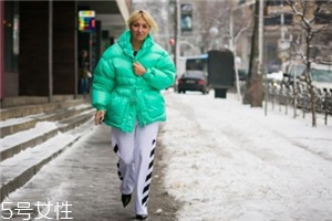 校服褲配什么上衣？舒適時尚兩不誤