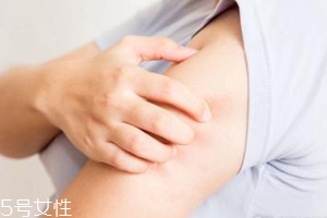身體皮膚干燥用什么護膚品？這些身體乳拯救爆皮掉屑