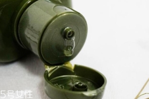 控油水乳哪個(gè)好？油膩中年的解油福星