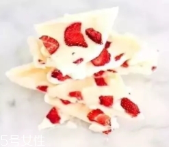 君樂寶芝士酸奶怎么喝？卡死在插吸管這一步