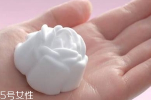 泡沫洗面奶可以帶上飛機(jī)嗎？可以帶上飛機(jī)但有容積限制