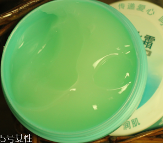 冬季臉部干燥如何補(bǔ)水？超便宜國(guó)貨補(bǔ)水神器