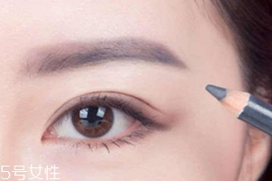眉筆顏色怎么選擇？與發(fā)色一致不出錯