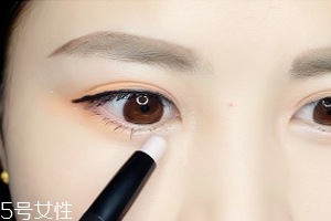眼睛小怎么變大？畫一個(gè)臥蠶立即變大