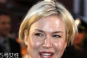 底妝脫妝怎么辦？及時(shí)補(bǔ)水拯救脫妝尷尬
