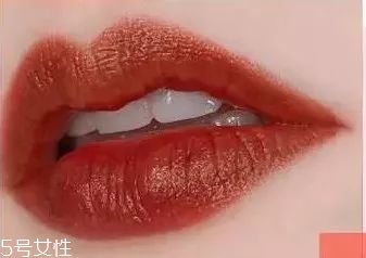 素顏適合什么顏色口紅？增添氣色又顯白