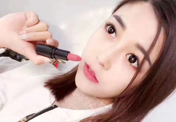 素顏適合什么顏色口紅？增添氣色又顯白