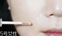 怎么遮瑕雀斑效果最好？雀斑遮瑕少不了遮瑕筆