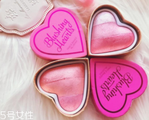 makeup revolution心形腮紅好用嗎？微閃蜜桃色彩