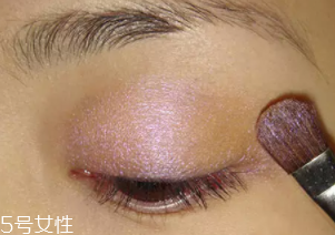 紫色眼影怎么畫(huà)好看？淡紫色超有女人味