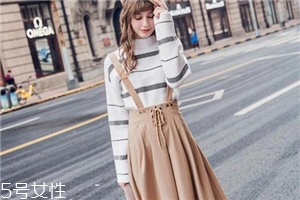 背帶裙怎么搭配？凸顯你的少女心