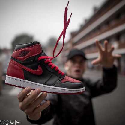 運(yùn)動(dòng)鞋鞋底滑怎么辦？增大鞋底摩擦力