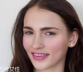 腮紅和口紅如何搭配？色彩不要太多