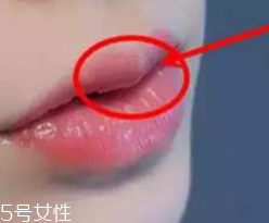 橢圓形嘴唇怎么涂口紅？勾勒唇線讓唇形完美