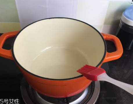琺瑯鍋和玻璃鍋哪個好？附上用琺瑯鍋燒菜過程