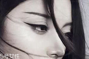 眼線畫歪了怎么辦？干脆暈成煙熏妝