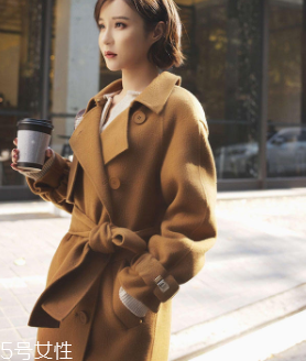 白領(lǐng)女性赴約穿什么好？長款氣質(zhì)大衣有格調(diào)和氣質(zhì)