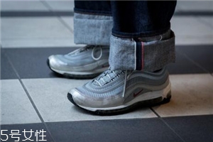 運(yùn)動鞋不跟腳怎么辦？找準(zhǔn)原因?qū)ΠY下藥