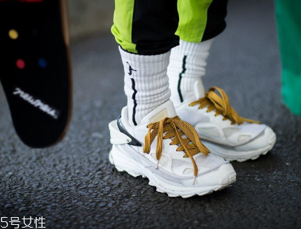 運(yùn)動(dòng)鞋不防滑怎么辦？一盒創(chuàng)可貼就能解決