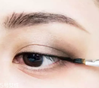 過(guò)年涂什么口紅？這些唇色讓親屬夸你好看