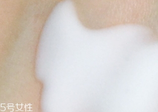 雅詩蘭黛乳液怎么樣？滋潤保濕的秘密