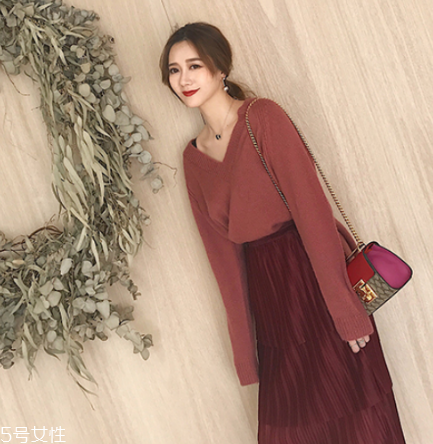 毛衣搭配什么裙子好看？優(yōu)雅迷人過新年
