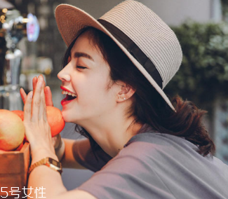 戴什么帽子顯臉小？寬檐帽讓臉看起來小