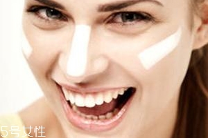 隔離霜怎么洗干凈？卸妝油最適合卸除隔離霜