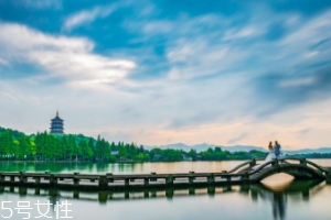 2018春節(jié)去杭州旅游帶什么防曬？防曬噴霧最方便
