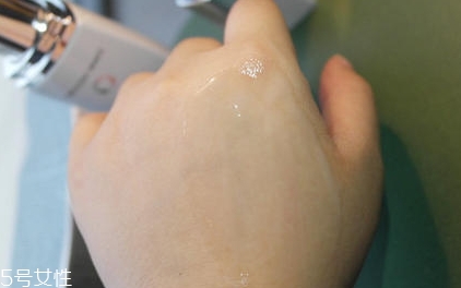 雅詩蘭黛晶透沁白精華怎么樣？一起來看看評測