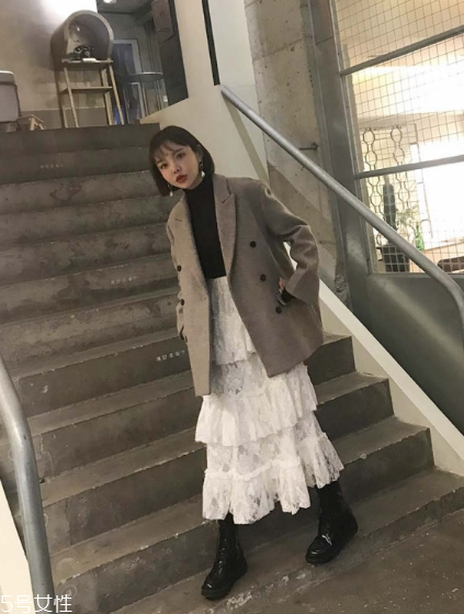 蕾絲長(zhǎng)裙配什么上衣？?jī)?yōu)雅氣質(zhì)小女人