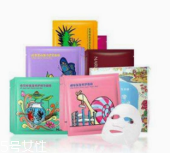 去黑頭面膜多久用一次？撕拉式和泥質(zhì)頻次不同