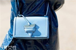 loewe是幾線品牌？時尚界的it bag